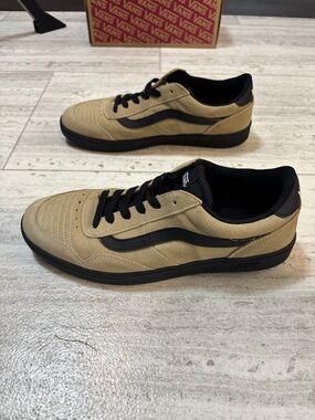 VANS CRUZE TOO COMFY CUSH SUEDE SKATEBOARD SNEAKERS